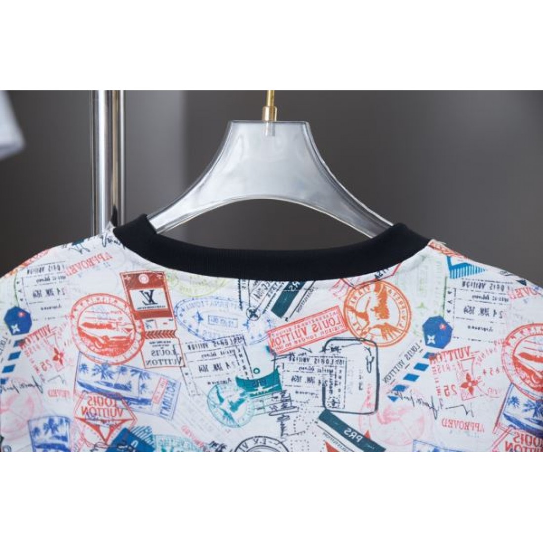 スタイリッシュなスタイル LOUIS VUITTON ルイヴィトン コピー 半袖Tシャツ 人気沸騰中！おしゃれ新品
