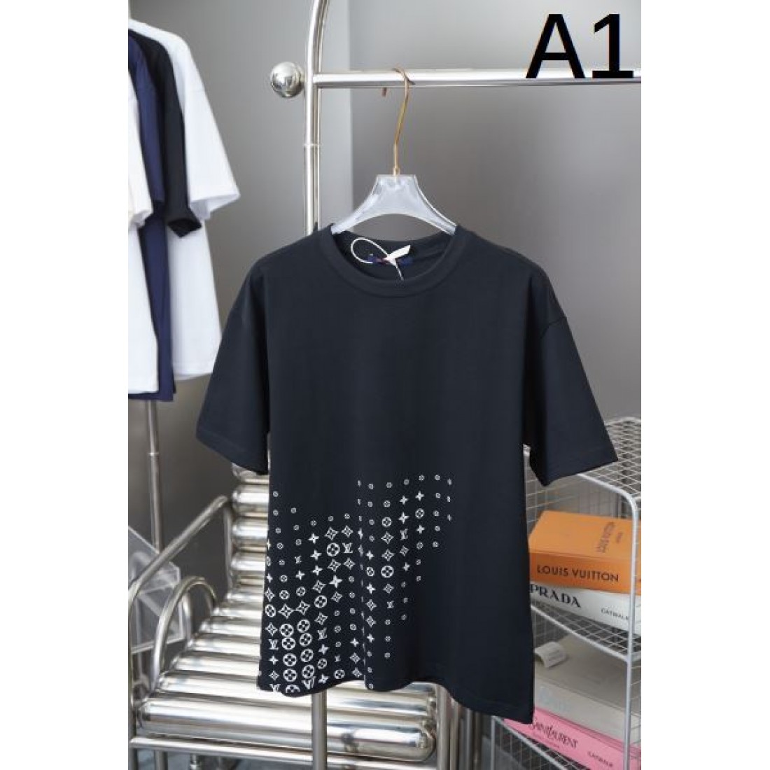 一瞬で華やぐ LOUIS VUITTON ルイヴィトン コピー 半袖Tシャツ 期間限定