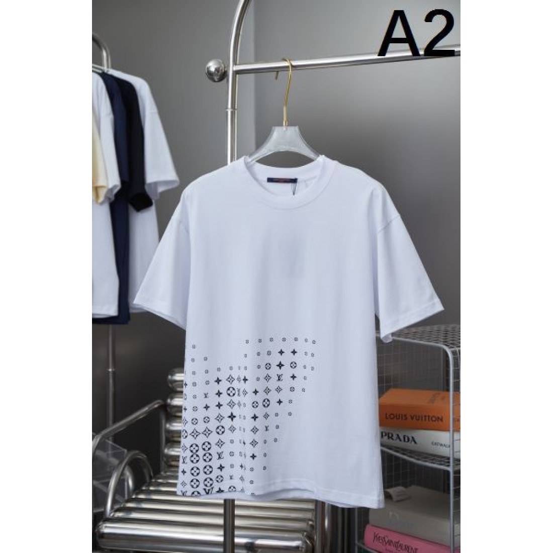 一瞬で華やぐ LOUIS VUITTON ルイヴィトン コピー 半袖Tシャツ 期間限定