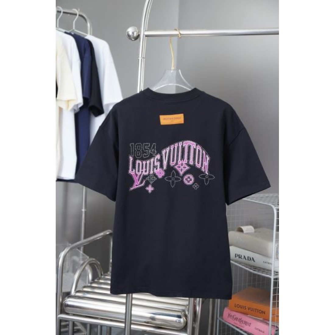 自分へのご褒美に LOUIS VUITTON ルイヴィトン コピー 半袖Tシャツ ギフトにも最適