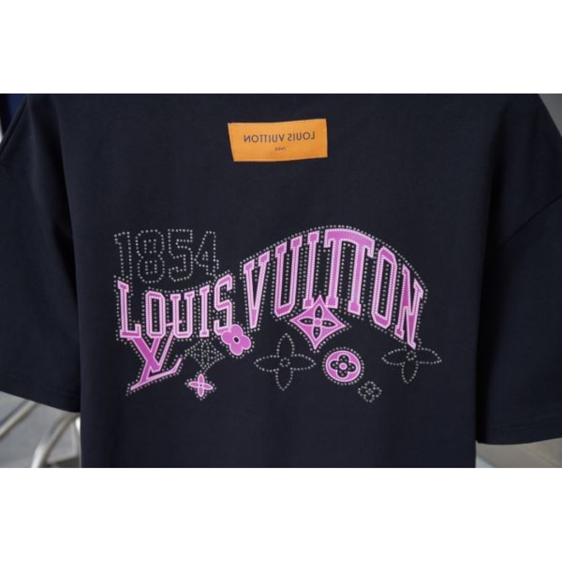 自分へのご褒美に LOUIS VUITTON ルイヴィトン コピー 半袖Tシャツ ギフトにも最適