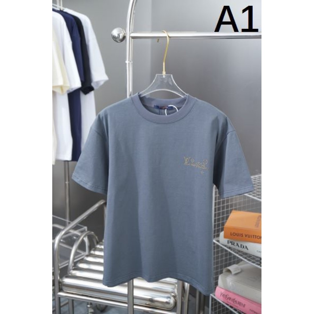見逃し厳禁 LOUIS VUITTON ルイヴィトン コピー 半袖Tシャツ 迷わずゲット