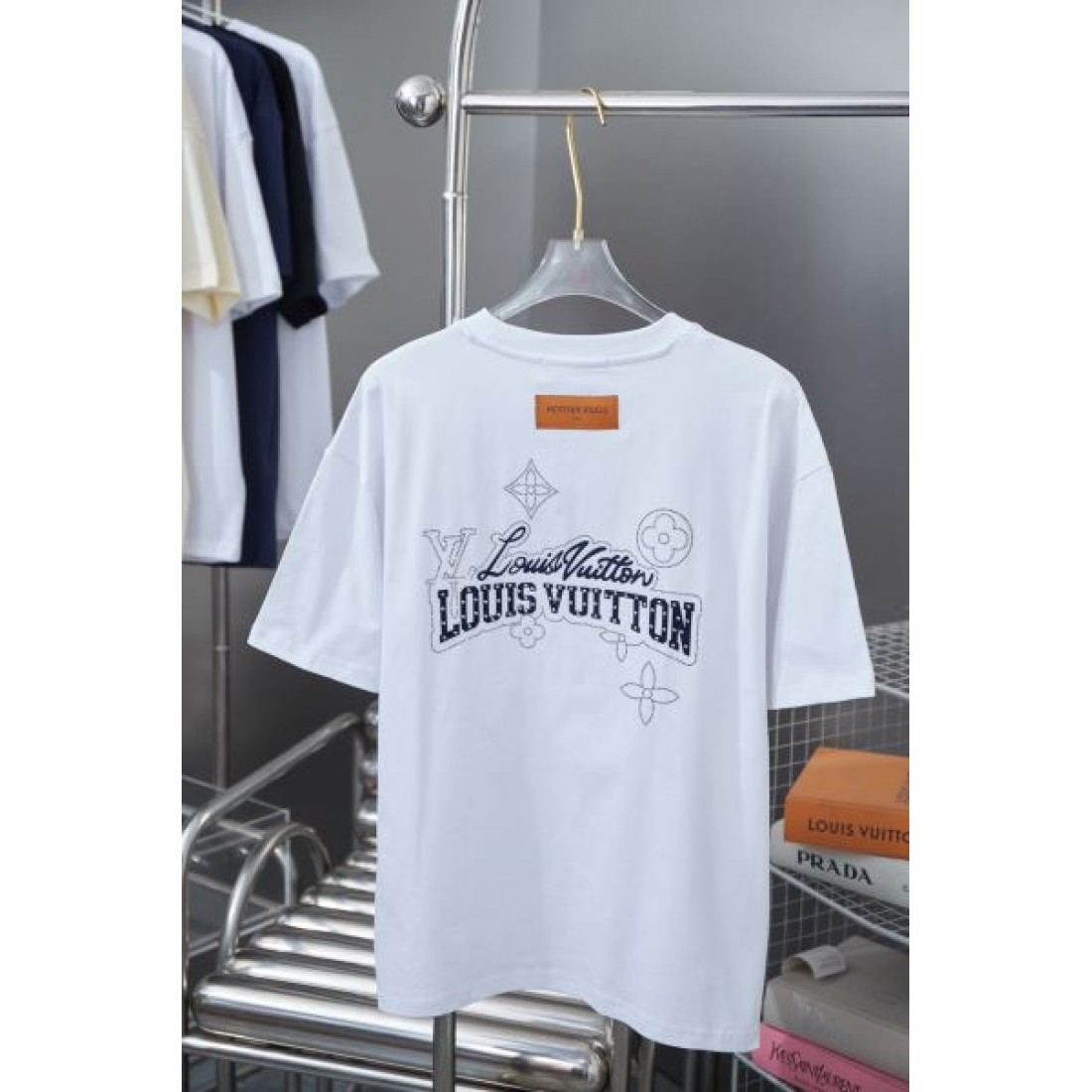 見逃し厳禁 LOUIS VUITTON ルイヴィトン コピー 半袖Tシャツ 迷わずゲット