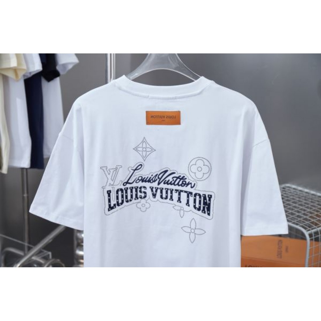 見逃し厳禁 LOUIS VUITTON ルイヴィトン コピー 半袖Tシャツ 迷わずゲット