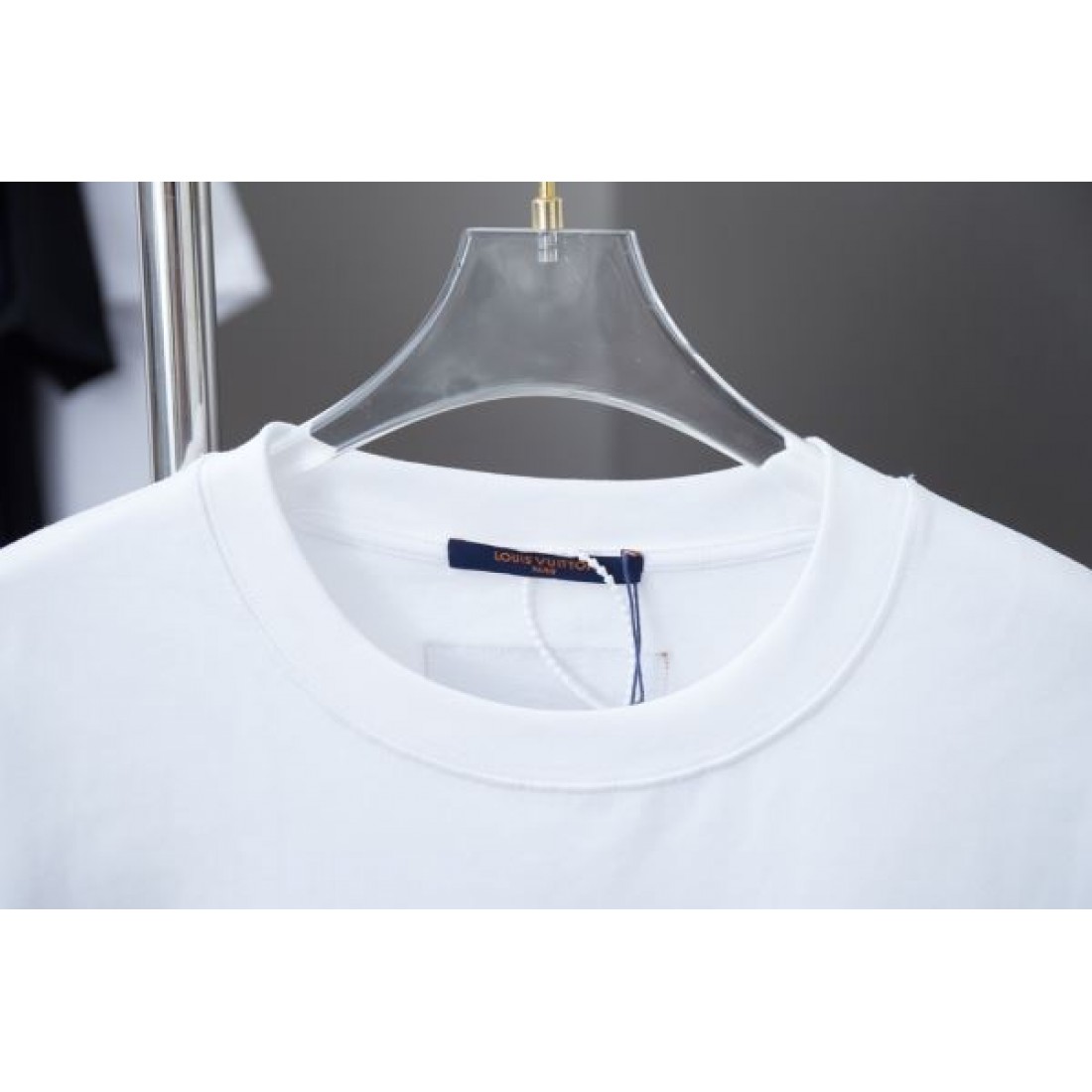大人カジュアルに LOUIS VUITTON ルイヴィトン コピー 半袖Tシャツ 早い者勝ち