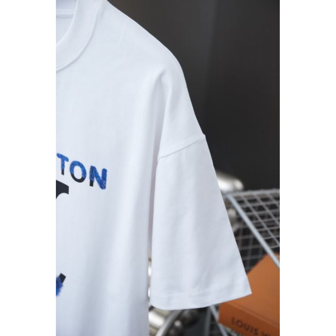 大人カジュアルに LOUIS VUITTON ルイヴィトン コピー 半袖Tシャツ 早い者勝ち