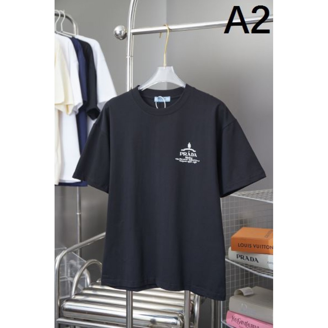 旬コーデに最適 PRADA プラダ コピー 半袖Tシャツ オールシーズン活躍