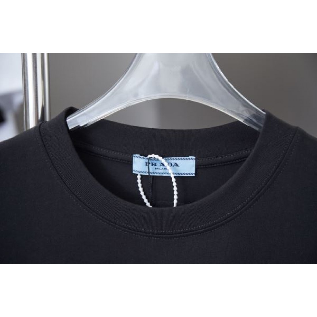 旬コーデに最適 PRADA プラダ コピー 半袖Tシャツ オールシーズン活躍