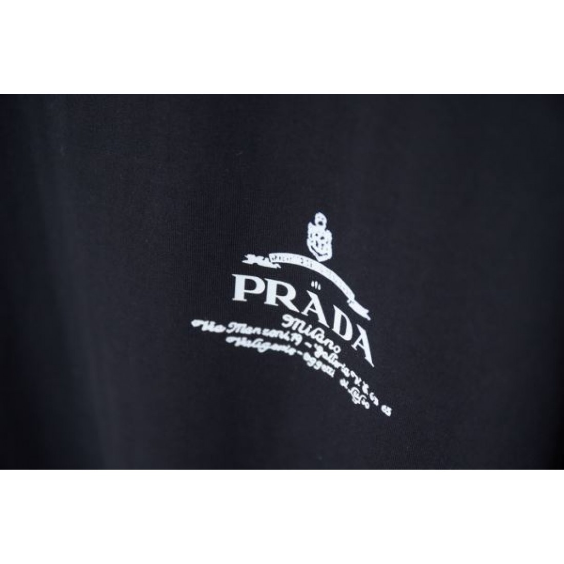 旬コーデに最適 PRADA プラダ コピー 半袖Tシャツ オールシーズン活躍