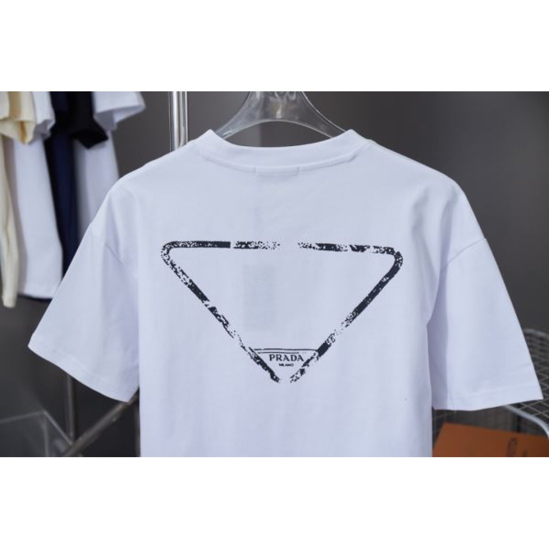 季節感たっぷり PRADA プラダ コピー 半袖Tシャツ 今季イチオシ
