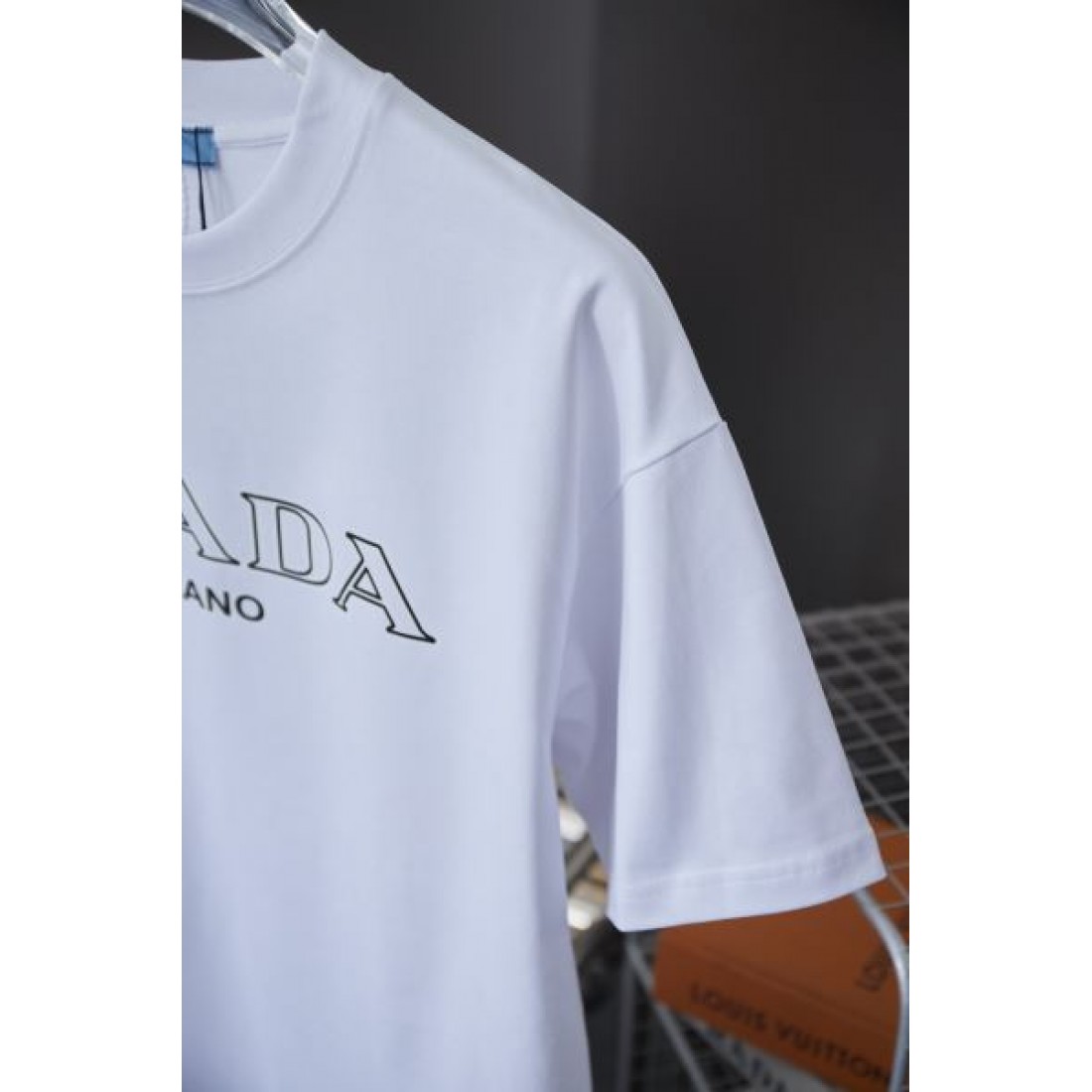 季節感たっぷり PRADA プラダ コピー 半袖Tシャツ 今季イチオシ