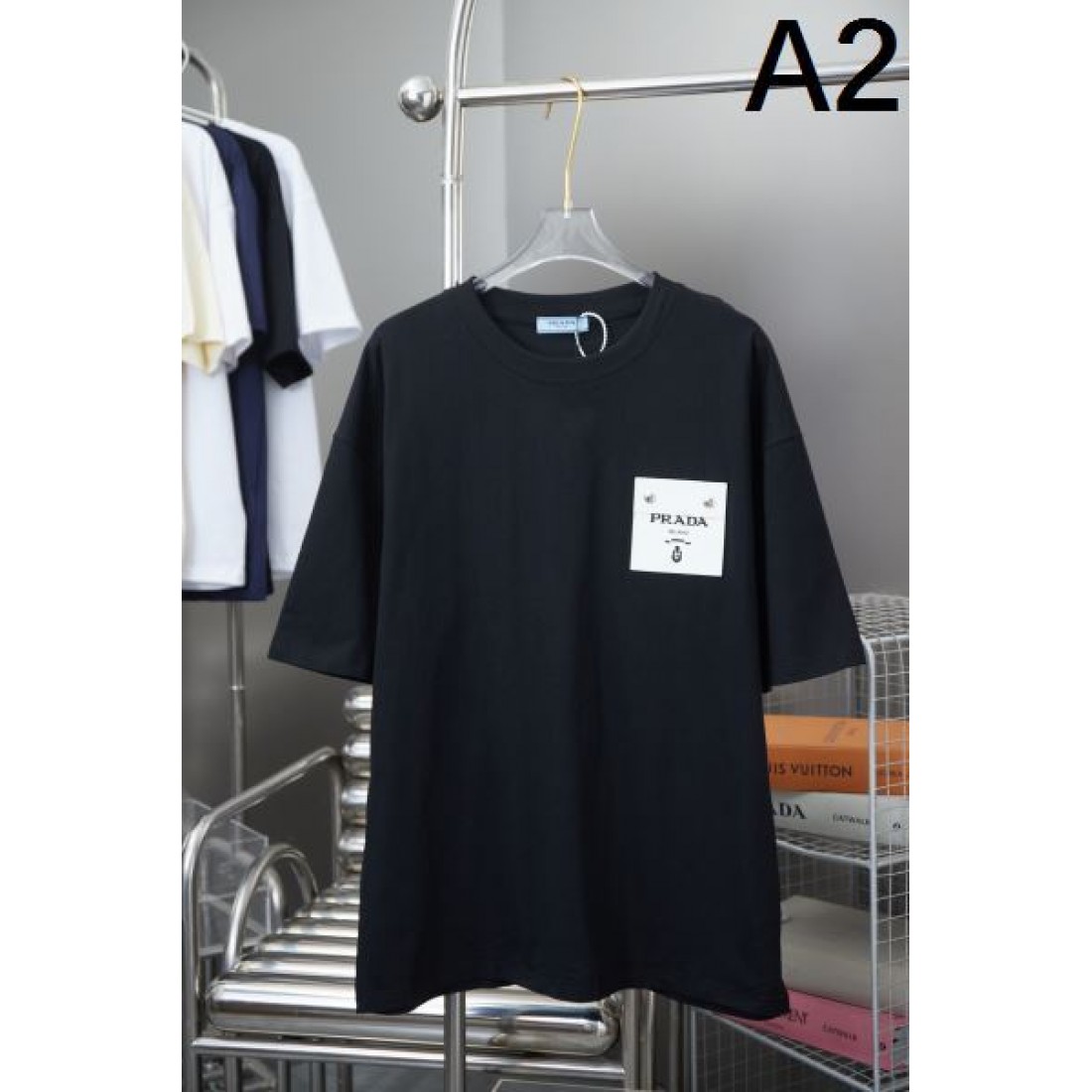 モード感と洗練が融合した プラダ コピー 半袖Tシャツ PRADA 個性