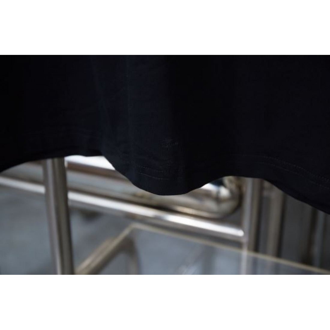 モード感と洗練が融合した プラダ コピー 半袖Tシャツ PRADA 個性