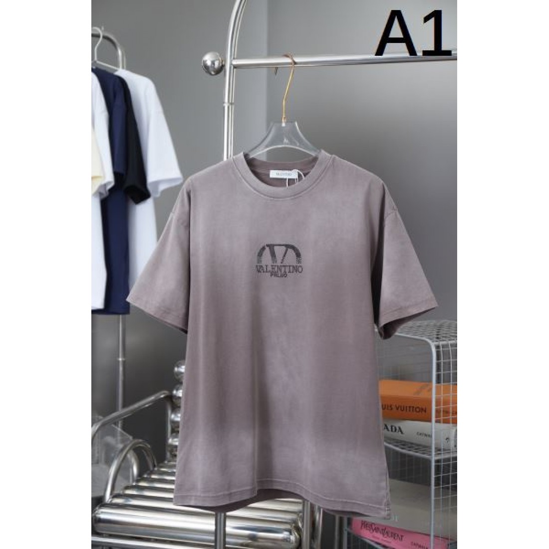 存在感ある仕上がりの ヴァレンティノ コピー 半袖Tシャツ VALENTINO