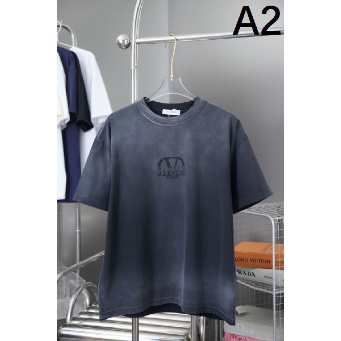存在感ある仕上がりの ヴァレンティノ コピー 半袖Tシャツ VALENTINO