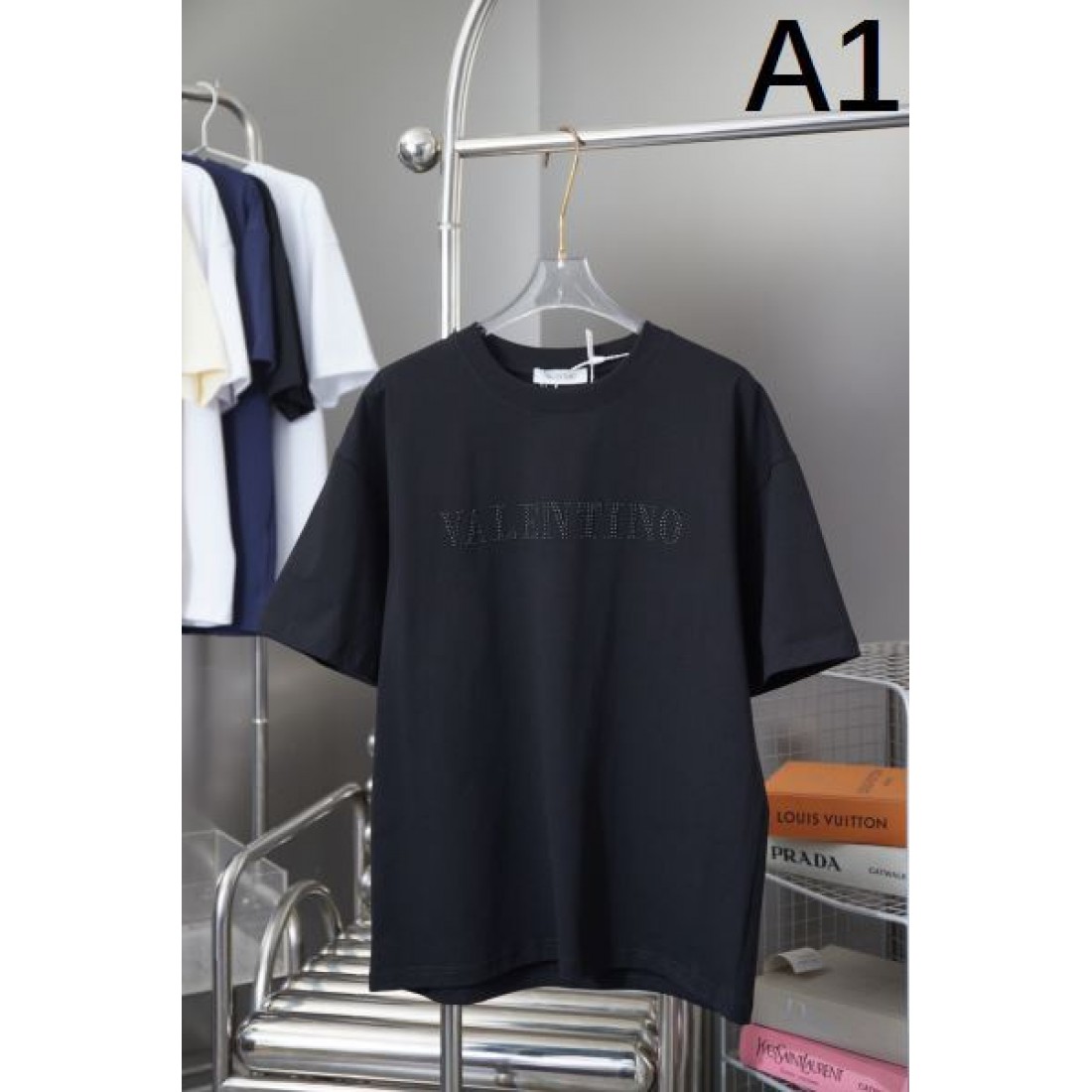 存在感抜群 機能的な  VALENTINO コピー ヴァレンティノ 半袖Tシャツ