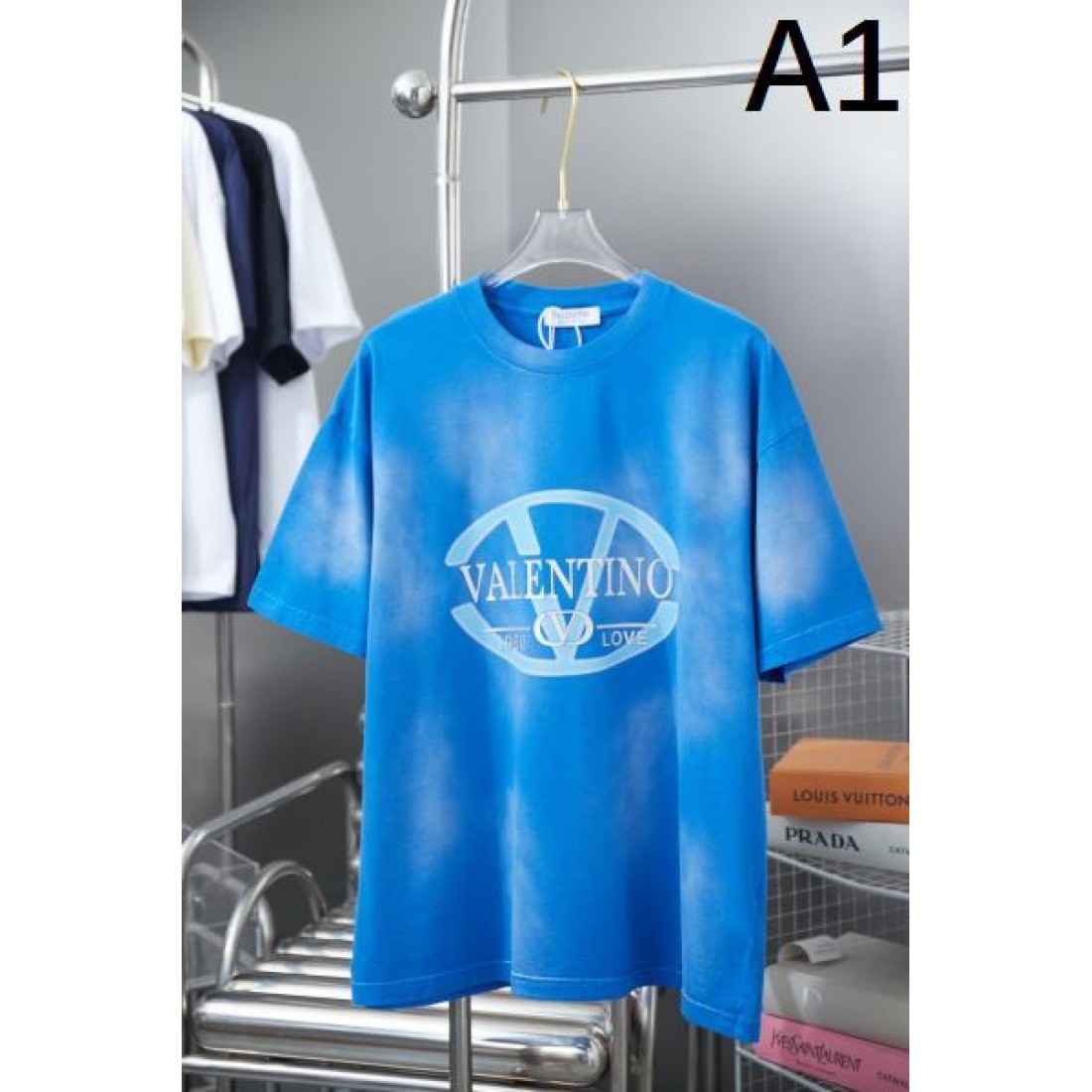スタイリッシュで軽やかな印象の ヴァレンティノ コピー 半袖Tシャツ VALENTINO