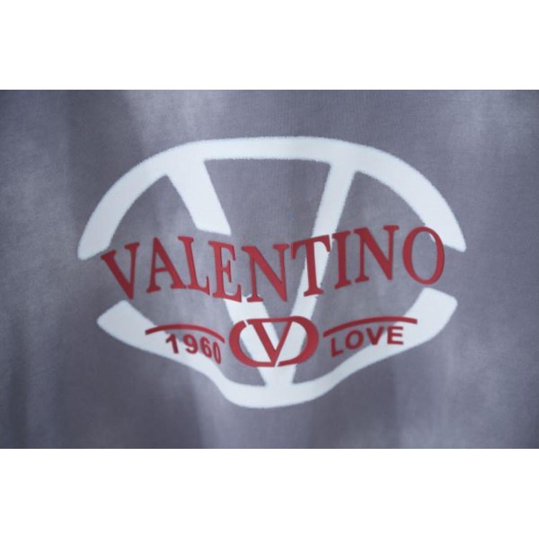 スタイリッシュで軽やかな印象の ヴァレンティノ コピー 半袖Tシャツ VALENTINO