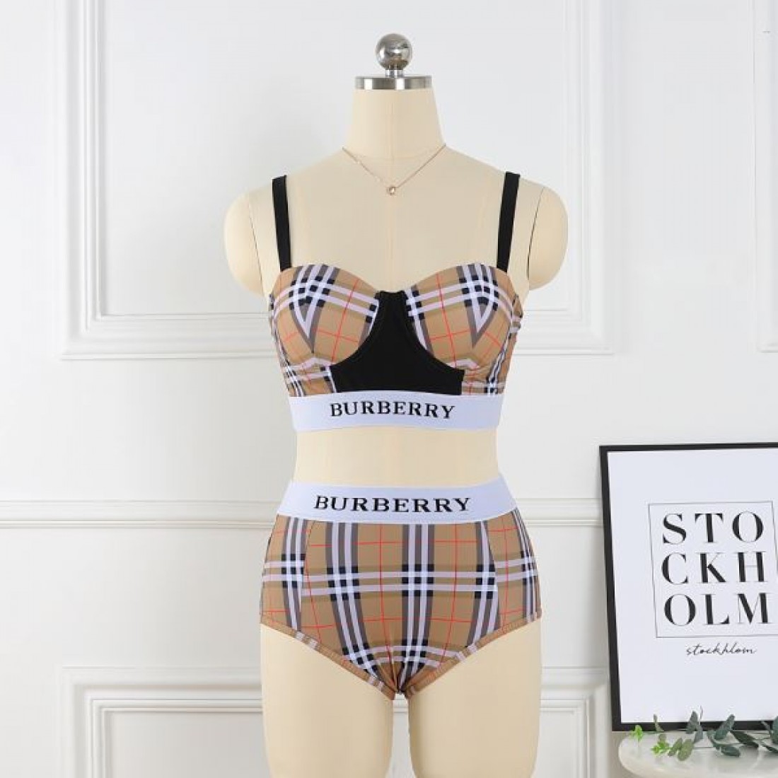 BURBERRY バーバリー コピー 水着 季節感たっぷり