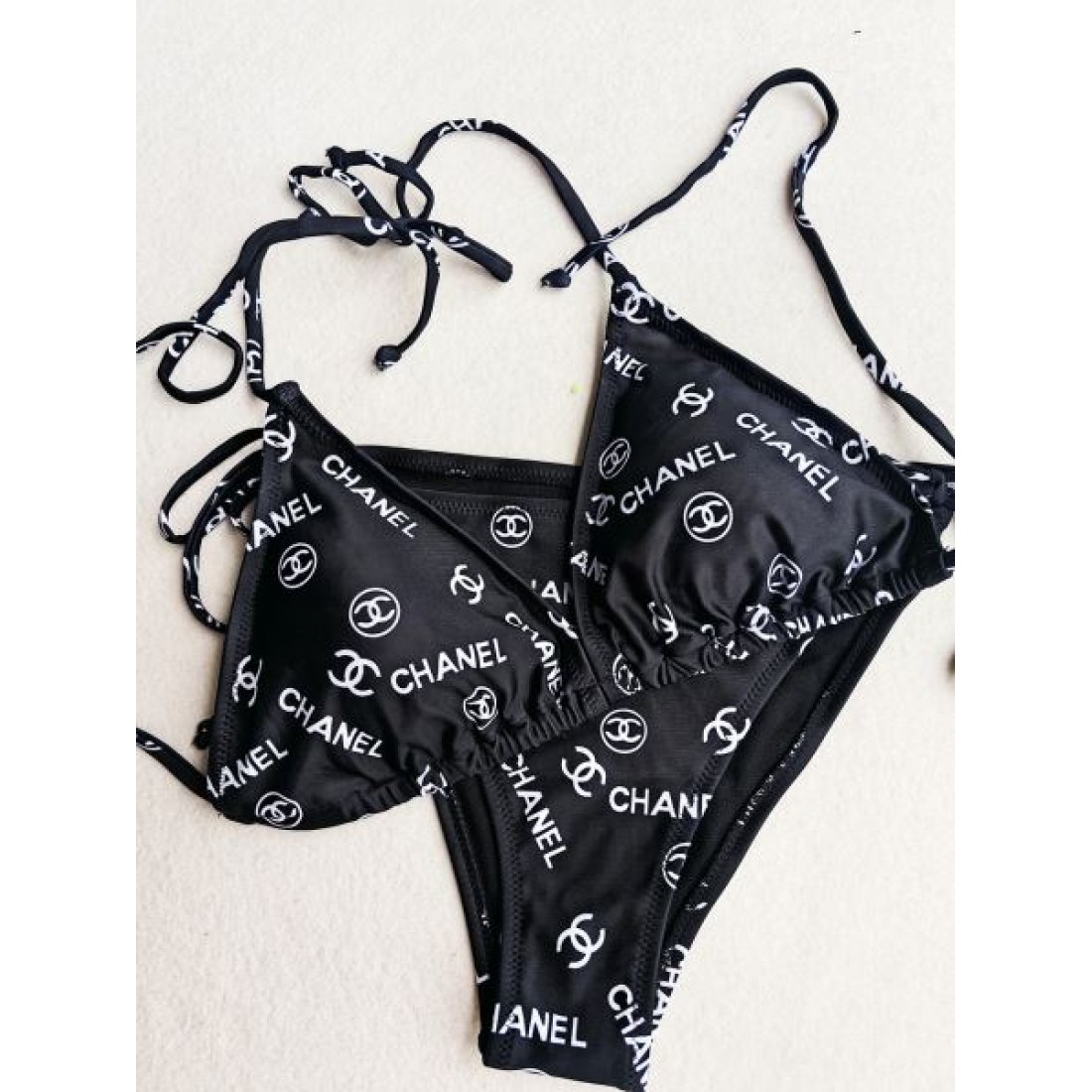 洗練されたシンプルな CHANEL シャネル スーパー コピー 水着 モダンな魅力