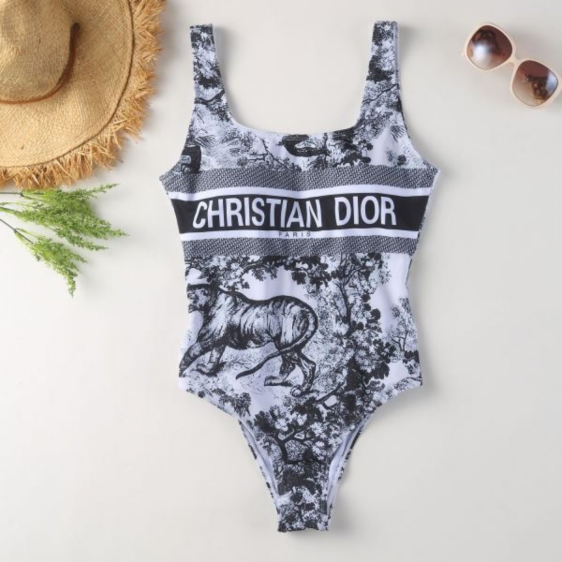 DIOR ディオール コピー 水着 軽やかでフェミニンな印象が際立つ一着