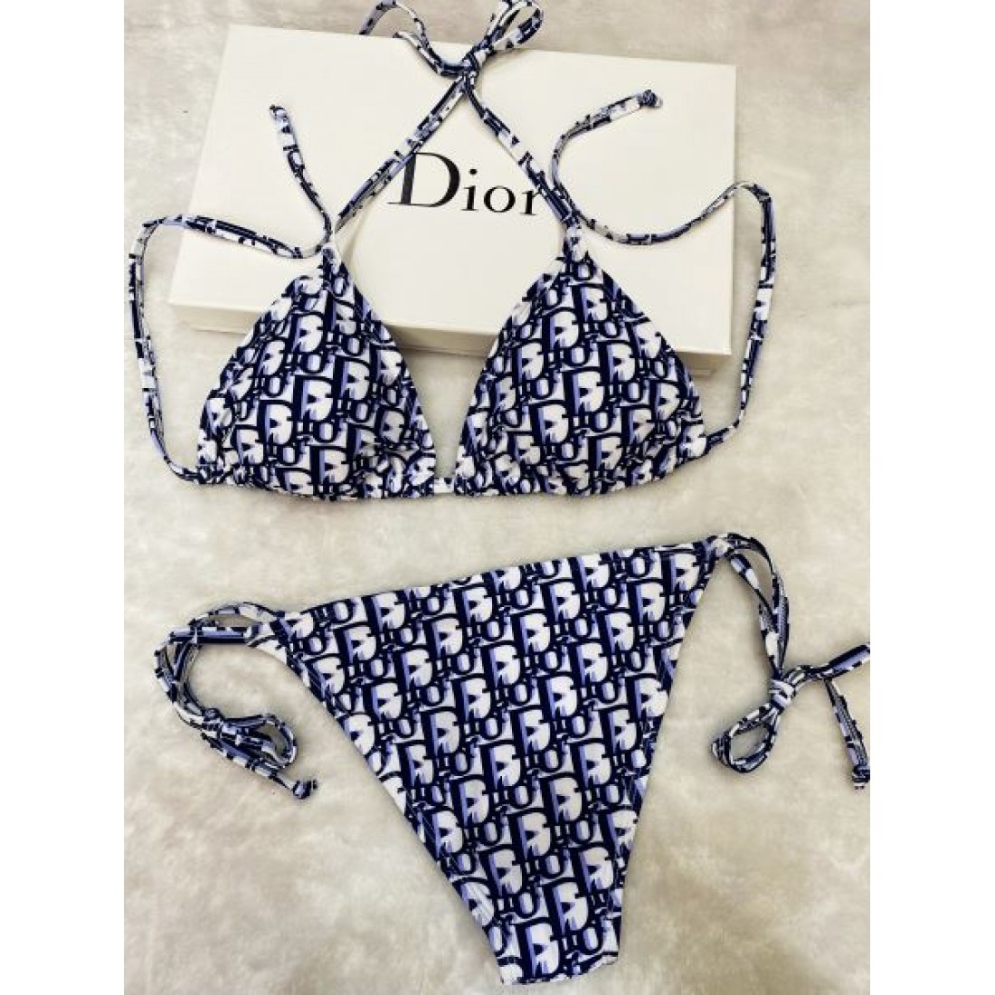  DIOR ディオール スーパー コピー 水着 洗練されたカッティングと華やかな雰囲気