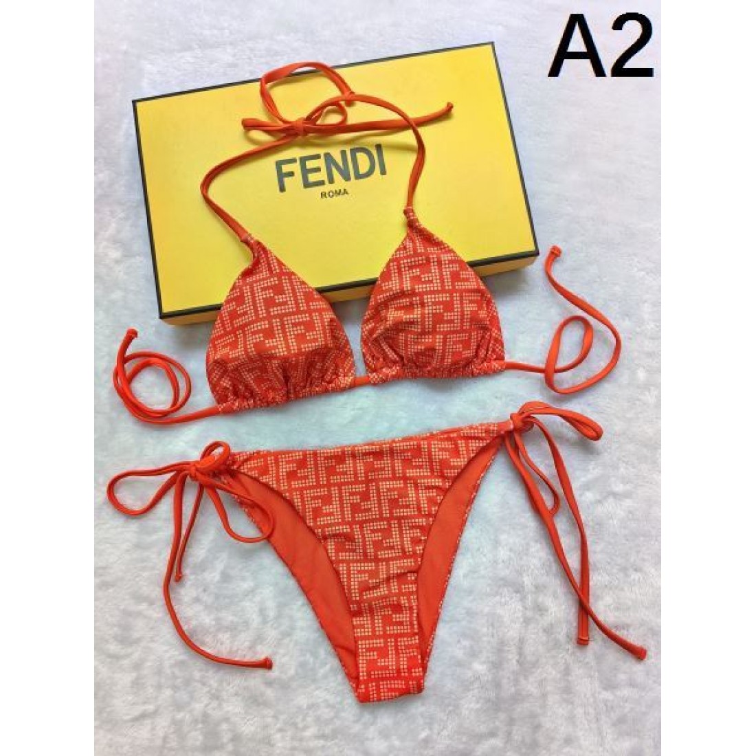 優雅でフェミニンな FENDI フェンデイ スーパー コピー 水着 ビーチ映え抜群