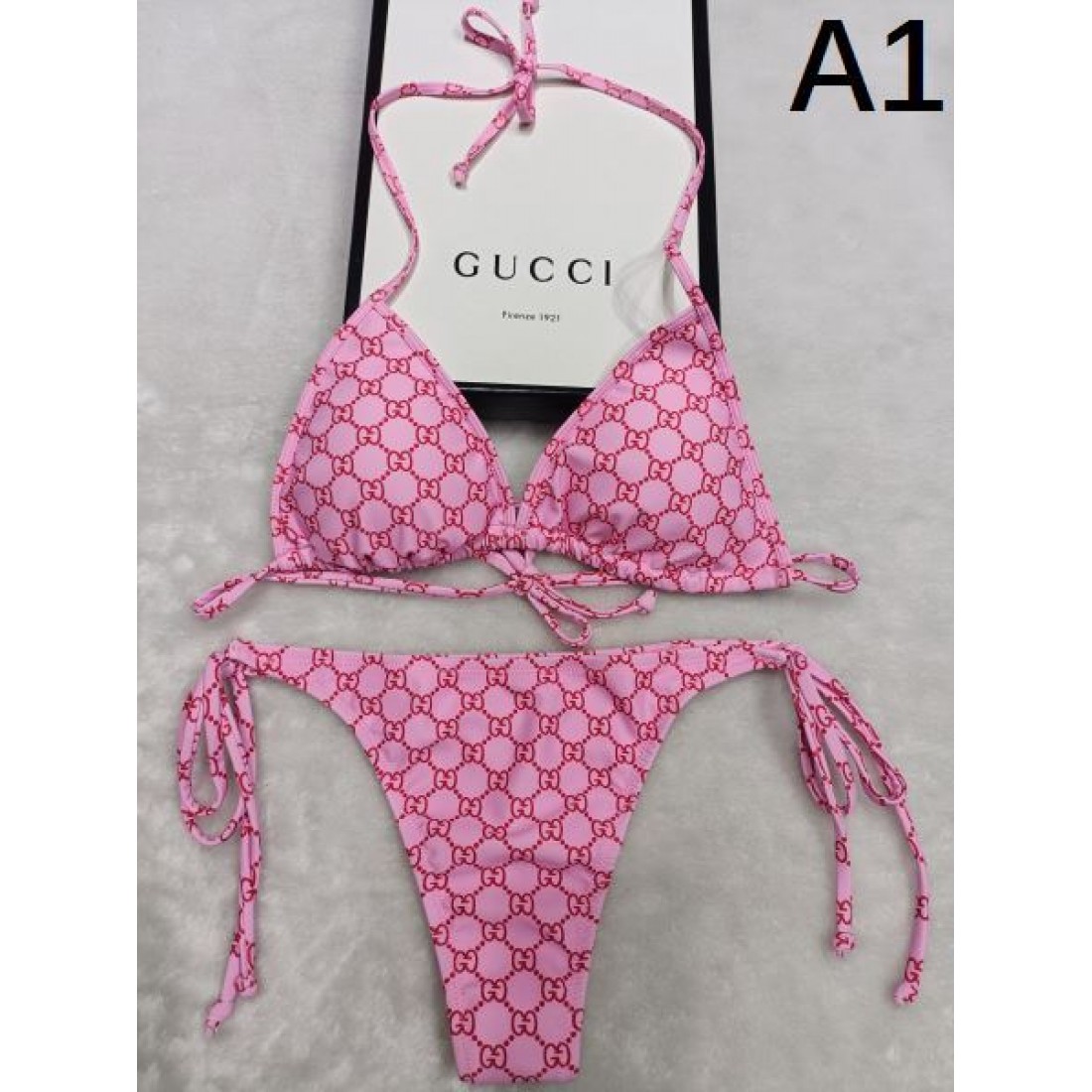 優雅なリゾートスタイル GUCCI グッチ コピー 水着 上品さ際立つ