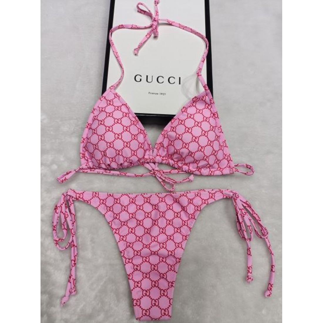 優雅なリゾートスタイル GUCCI グッチ コピー 水着 上品さ際立つ