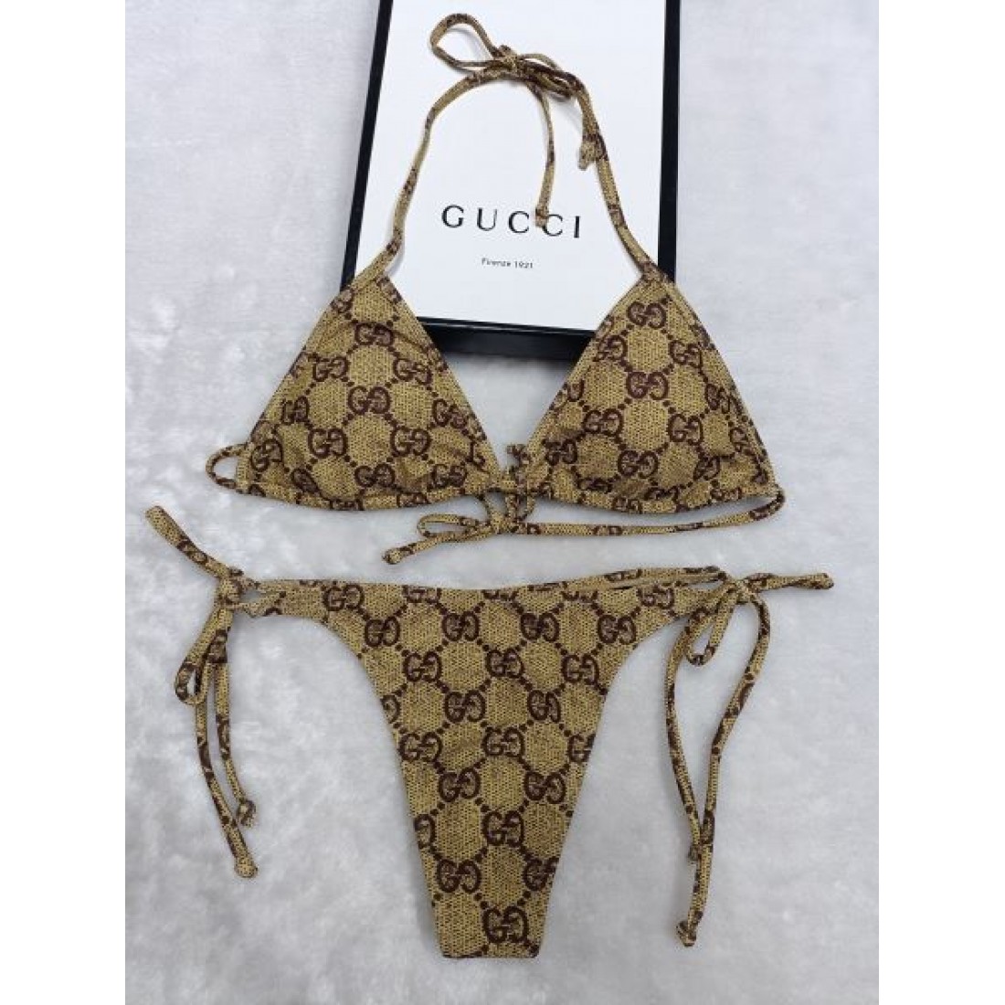 優雅なリゾートスタイル GUCCI グッチ コピー 水着 上品さ際立つ