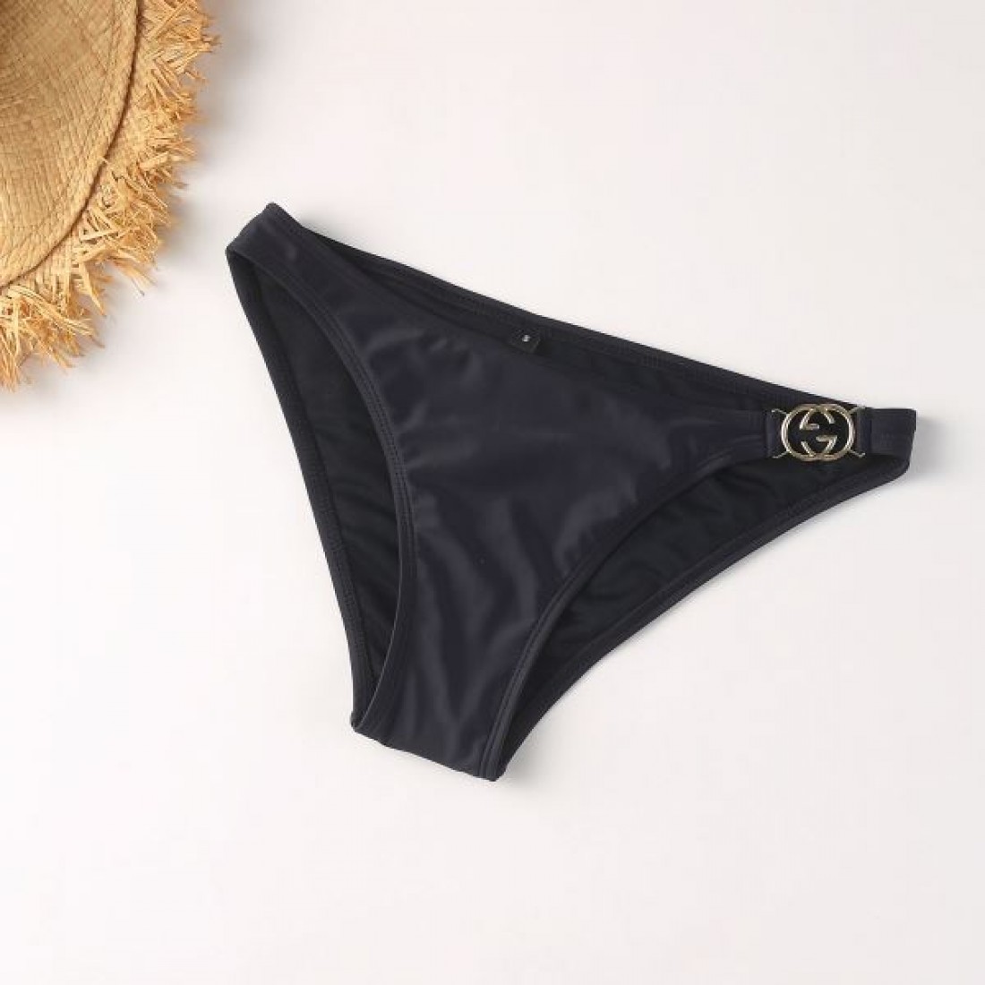 海外セレブ風コーデ GUCCI グッチ コピー 水着 高級感漂うデザイン