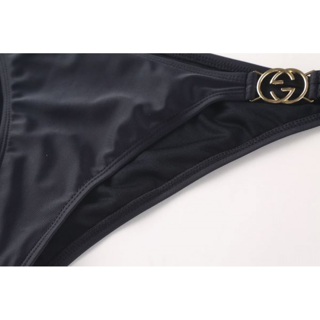 海外セレブ風コーデ GUCCI グッチ コピー 水着 高級感漂うデザイン