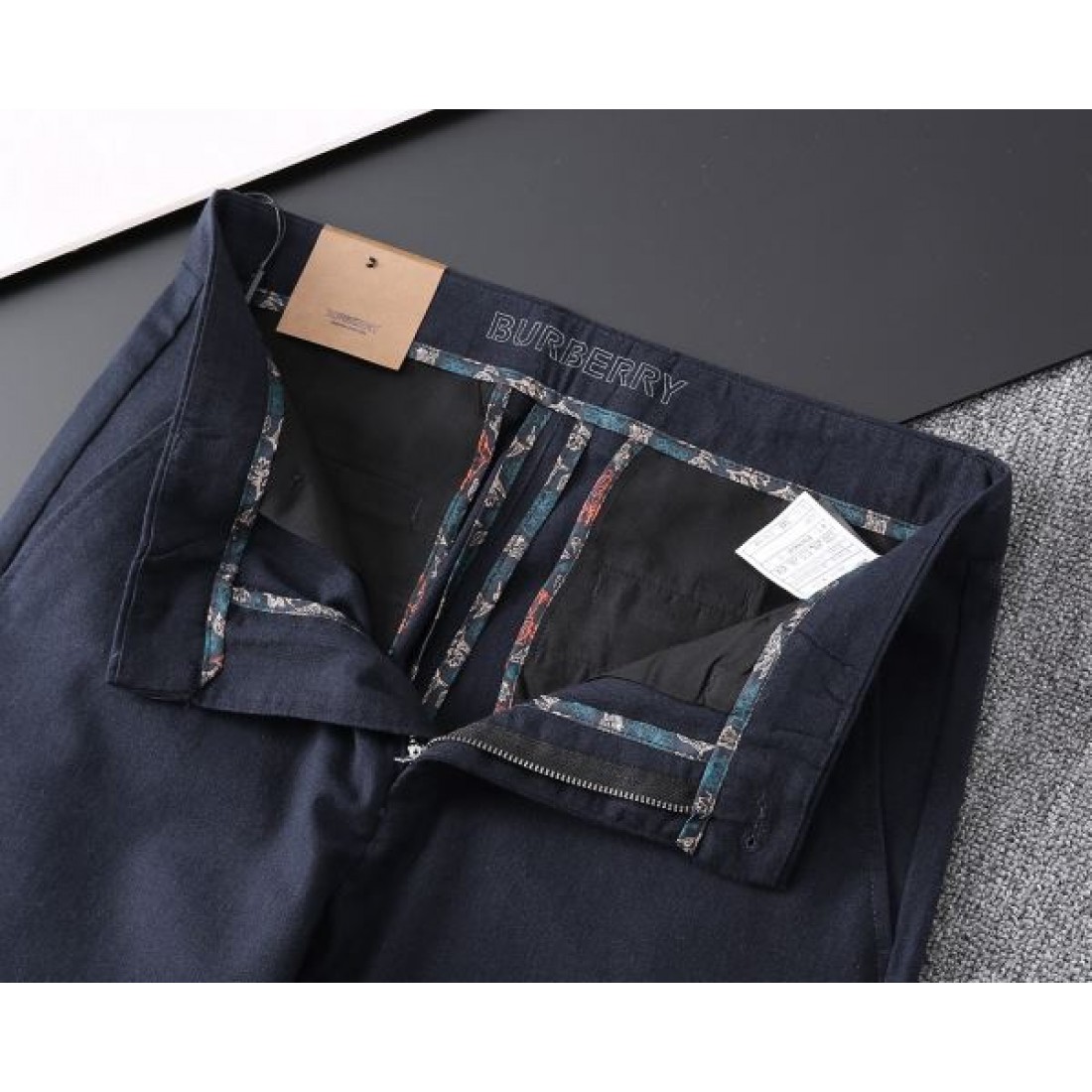 新しい自分に出会う BURBERRY スーパーコピー カジュアルパンツ オンリーワンの逸品