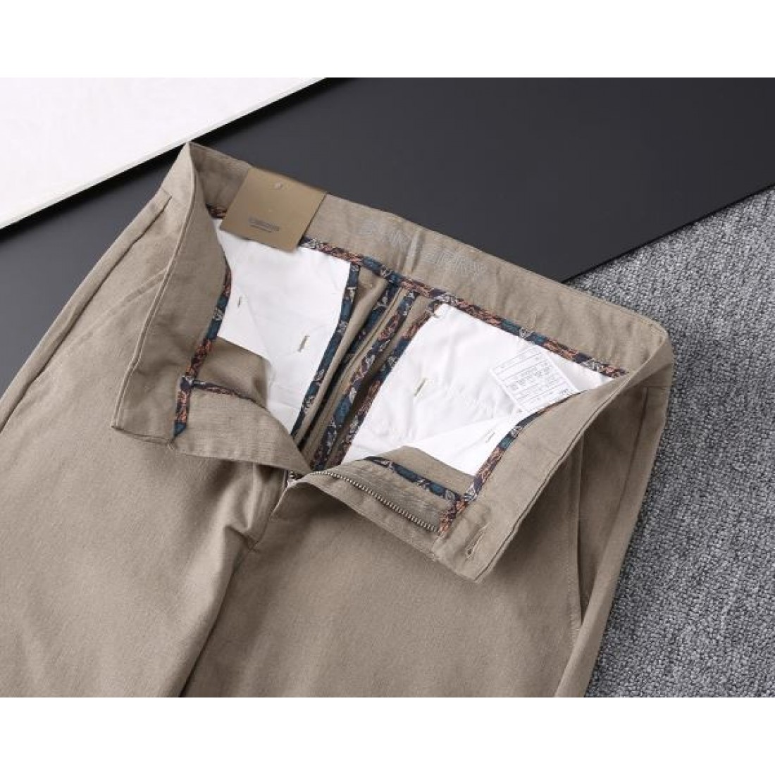 リピート率高め BURBERRY スーパーコピー カジュアルパンツ スタイリッシュな逸品