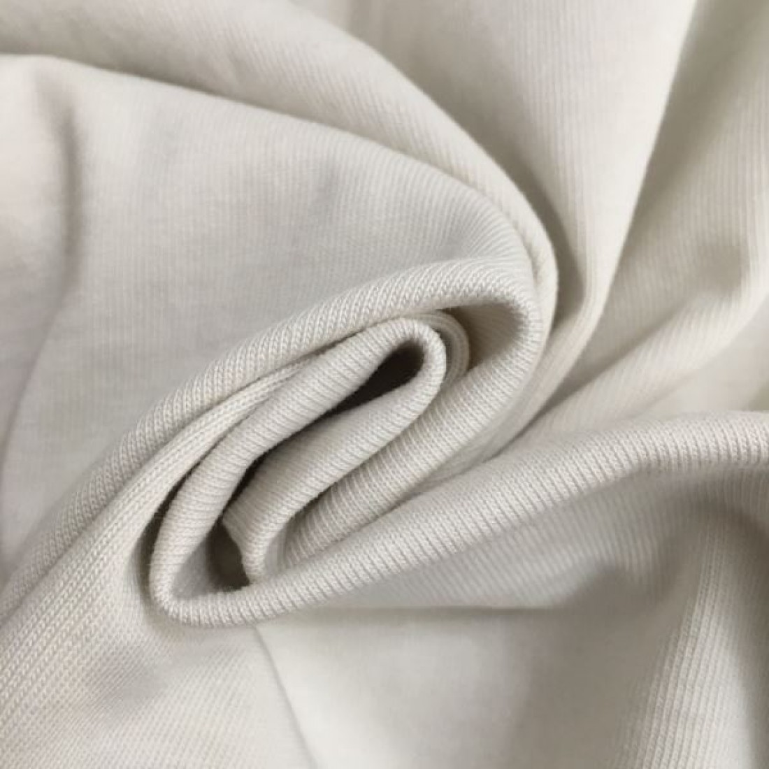 BALENCIAGA バレンシアガ コピー 半袖Tシャツ カジュアルでありながら個性的な一枚