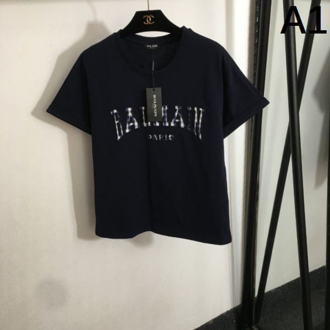 今季は色を使った注目新品 BALMAIN バルマン コピー 半袖Tシャツ 季節限定商品
