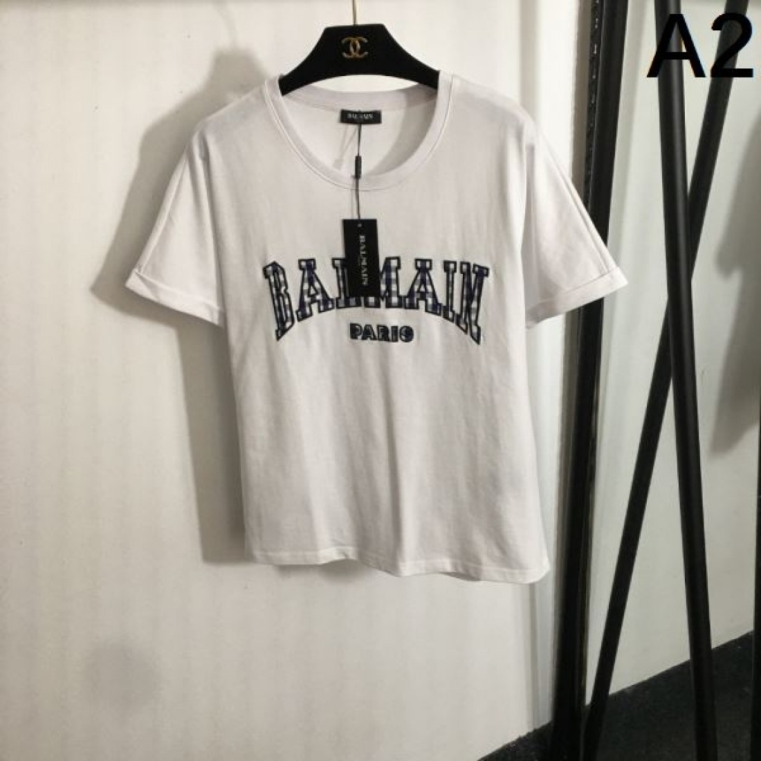 今季は色を使った注目新品 BALMAIN バルマン コピー 半袖Tシャツ 季節限定商品