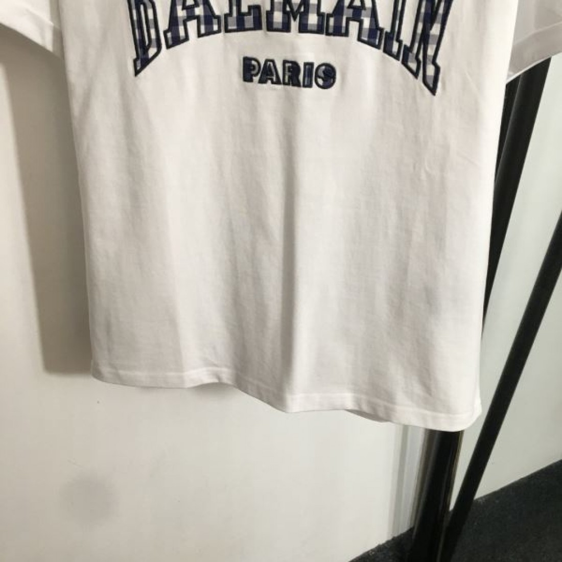今季は色を使った注目新品 BALMAIN バルマン コピー 半袖Tシャツ 季節限定商品