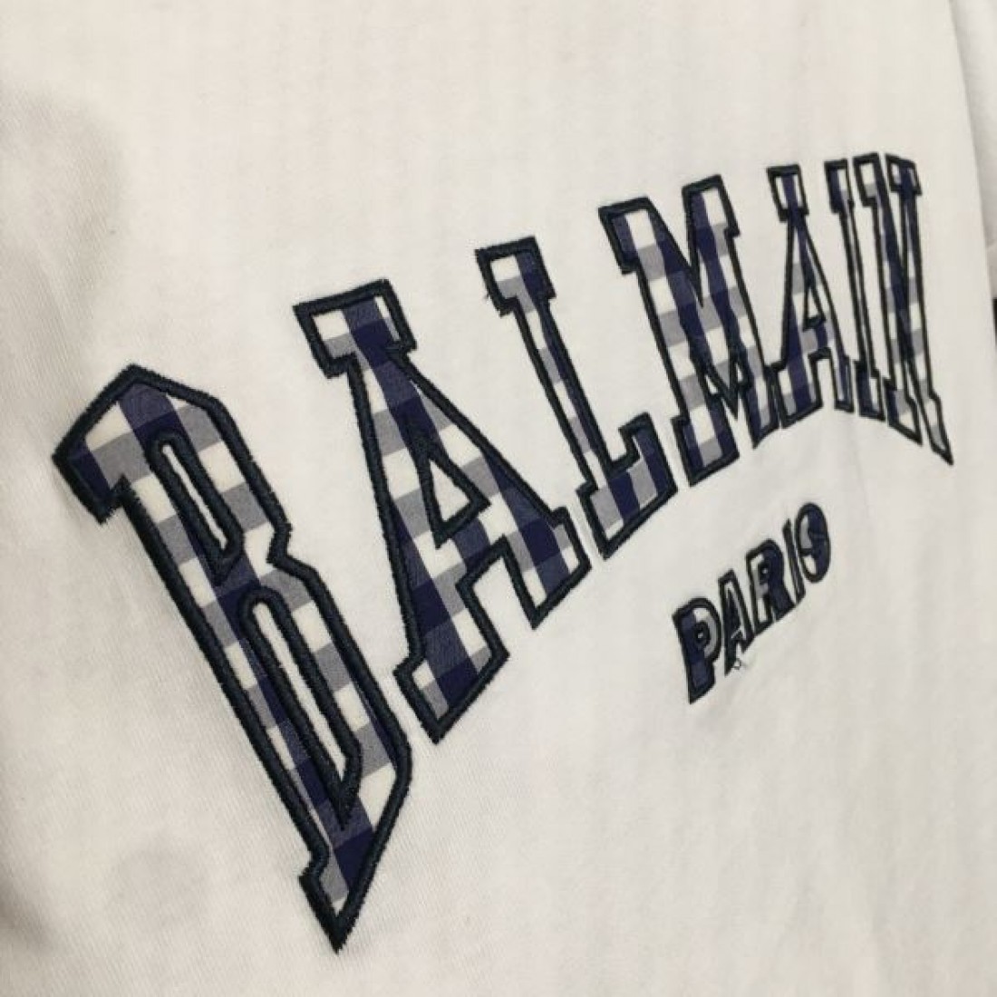 今季は色を使った注目新品 BALMAIN バルマン コピー 半袖Tシャツ 季節限定商品