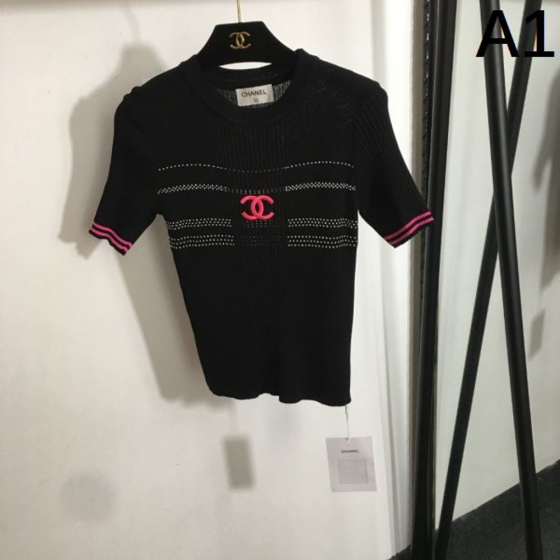 引き続き注目のスタイル CHANEL シャネル コピー 半袖ニット 大注目の新作