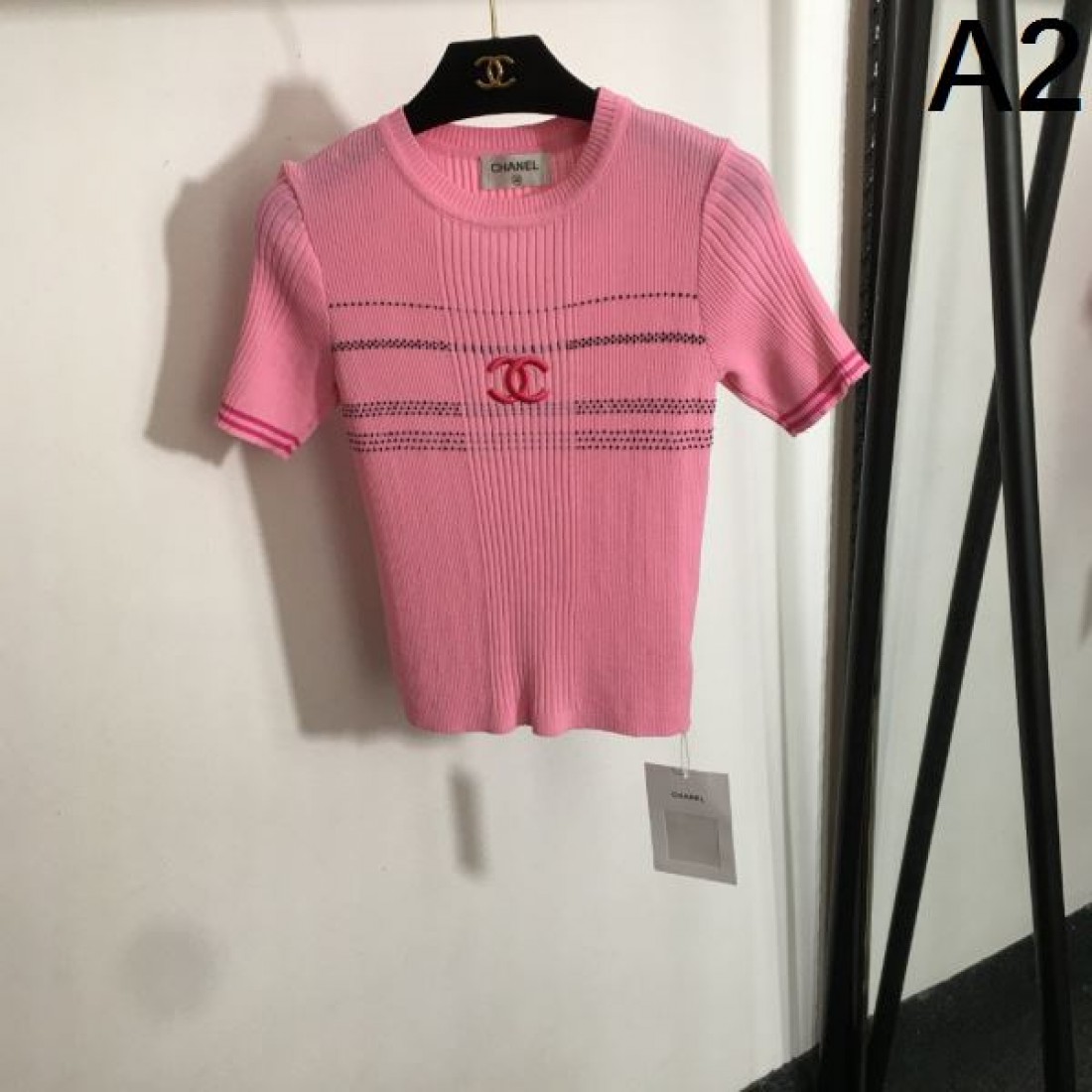 引き続き注目のスタイル CHANEL シャネル コピー 半袖ニット 大注目の新作