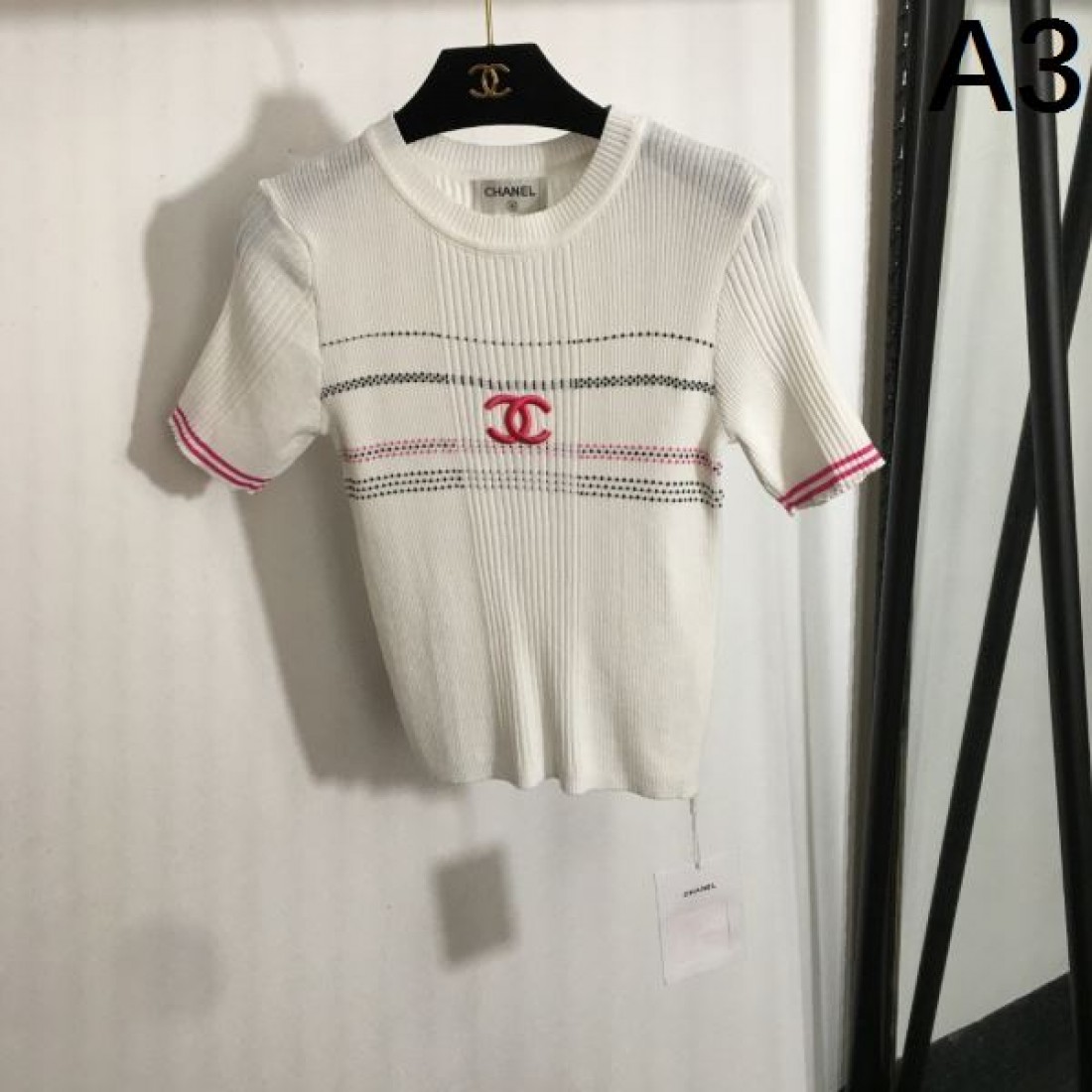 引き続き注目のスタイル CHANEL シャネル コピー 半袖ニット 大注目の新作