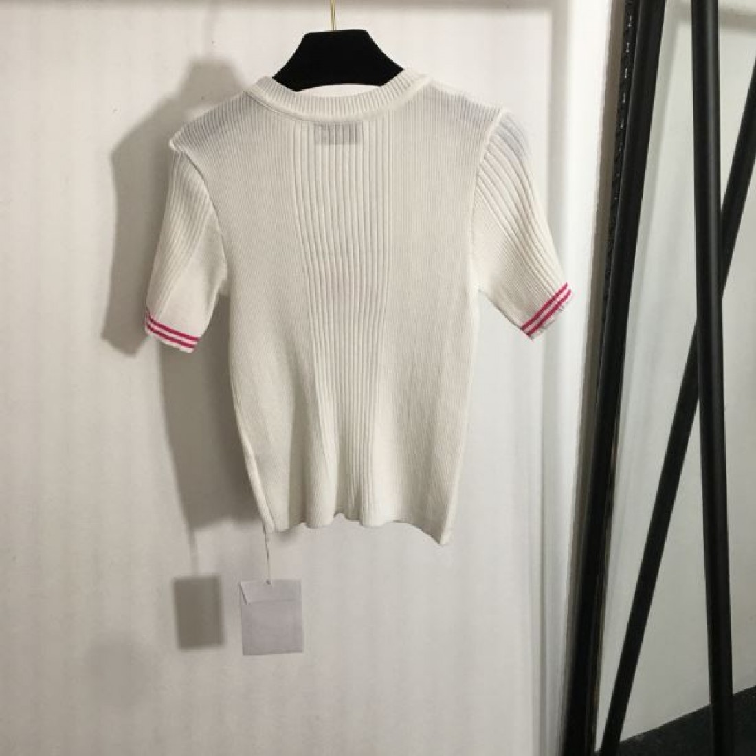 引き続き注目のスタイル CHANEL シャネル コピー 半袖ニット 大注目の新作