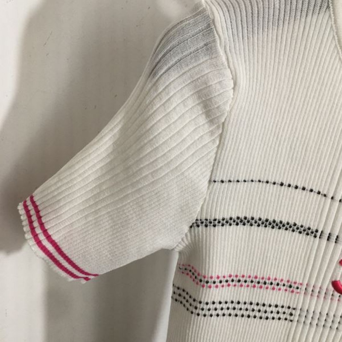 引き続き注目のスタイル CHANEL シャネル コピー 半袖ニット 大注目の新作