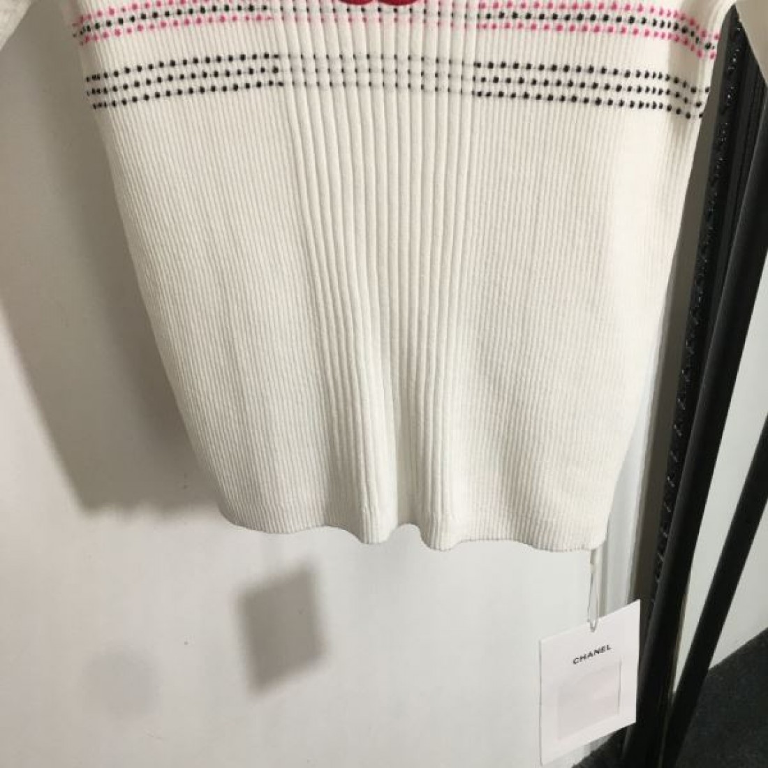 引き続き注目のスタイル CHANEL シャネル コピー 半袖ニット 大注目の新作