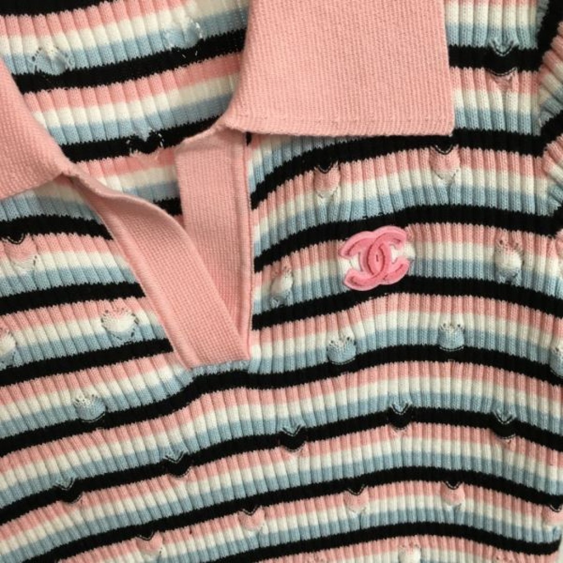 CHANEL スーパーコピー 半袖ニット ロゴ 夏に絶対使える限定的 シャネル