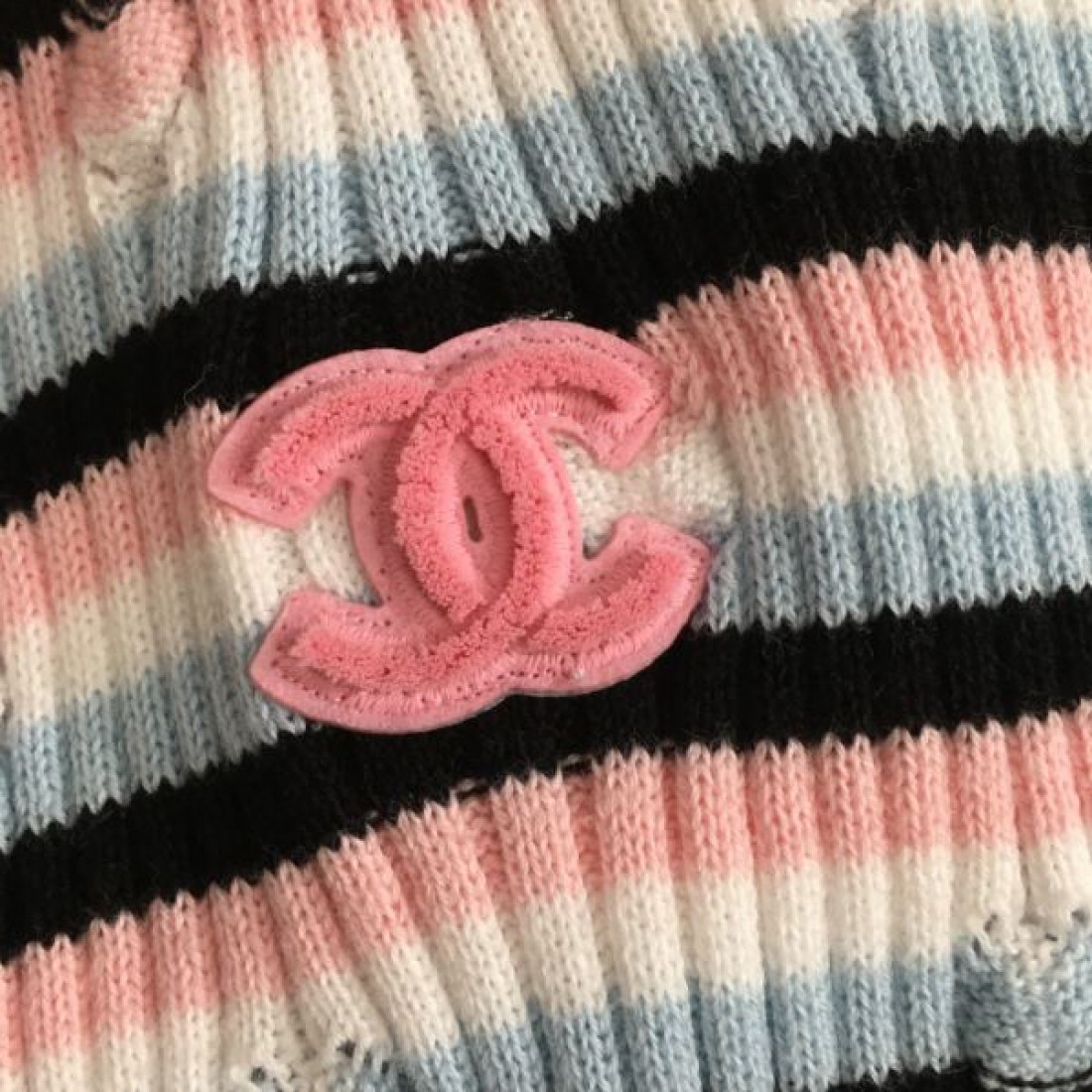 CHANEL スーパーコピー 半袖ニット ロゴ 夏に絶対使える限定的 シャネル