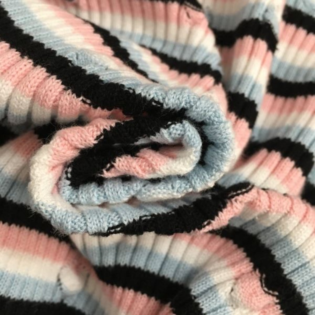 CHANEL スーパーコピー 半袖ニット ロゴ 夏に絶対使える限定的 シャネル