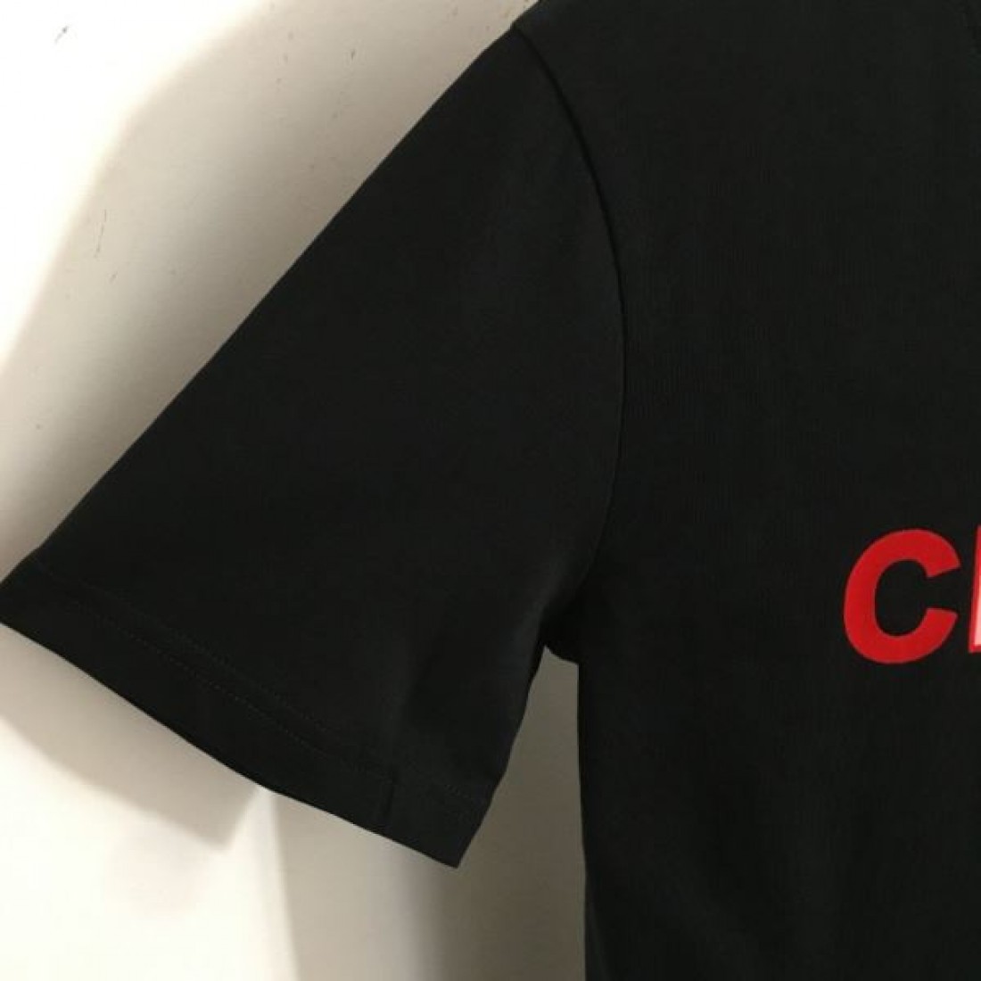 CHANEL スーパーコピー 半袖Tシャツ ロゴ クールな印象に見せる シャネル