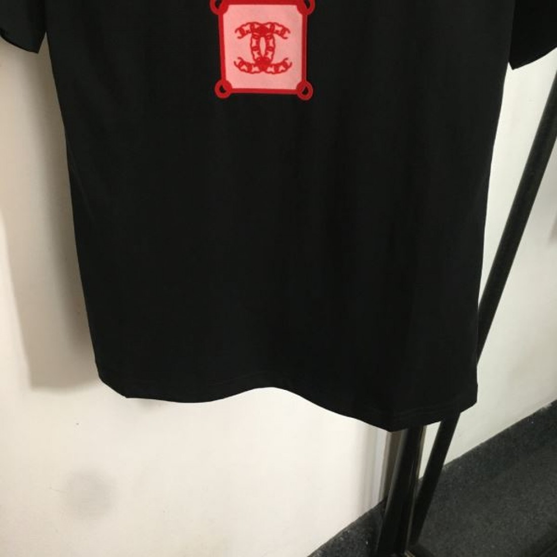 CHANEL スーパーコピー 半袖Tシャツ ロゴ クールな印象に見せる シャネル